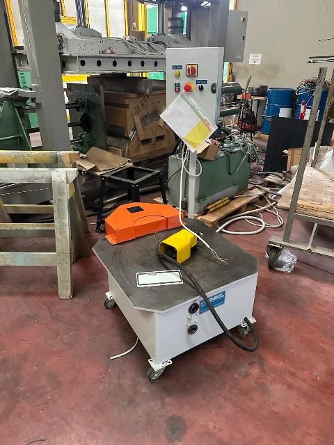 4SE502504-Caselli-Group-CHAIR-LEVELLING-MACHINE-COMEC-EGS (1).jpeg
